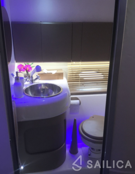 Cranchi 29 - Yacht Charter Sailica