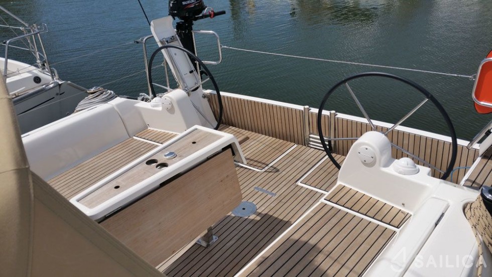 Dufour 382 GL - Yacht Charter Sailica