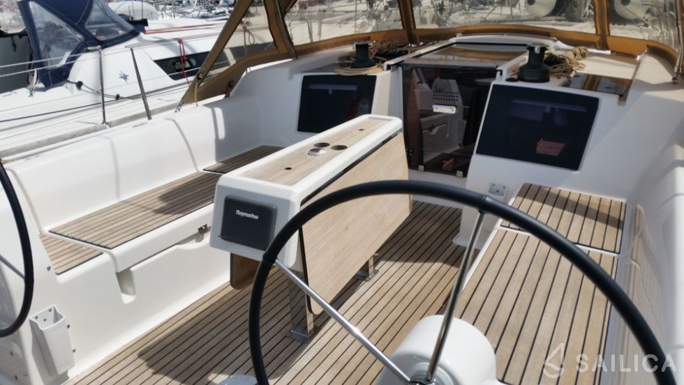 Dufour 382 GL - Yacht Charter Sailica
