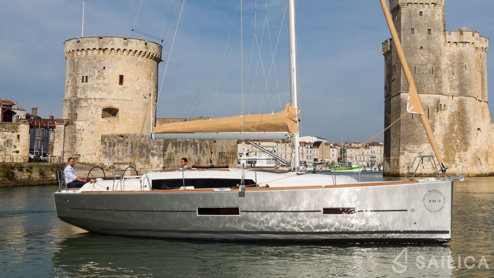 Dufour 382 GL - Yacht Charter Sailica
