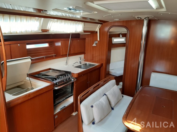 Dufour 425 - Yacht Charter Sailica
