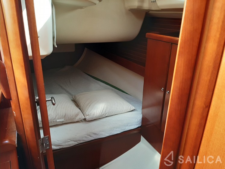 Dufour 425 - Yacht Charter Sailica