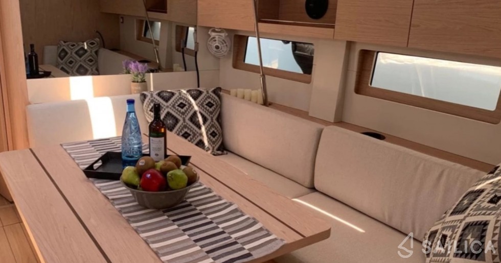 Oceanis 51.1 - Yacht Charter Sailica