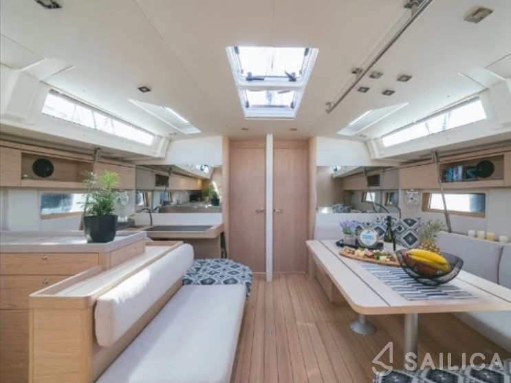 Oceanis 51.1 - Yacht Charter Sailica