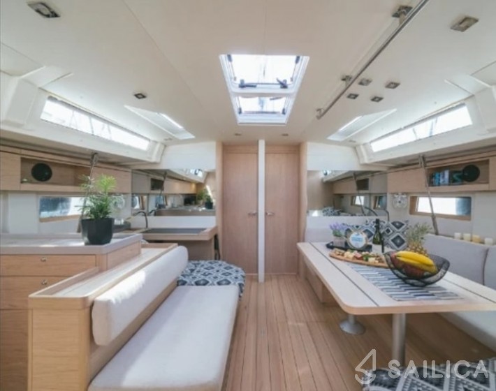 Oceanis 51.1 - Yacht Charter Sailica