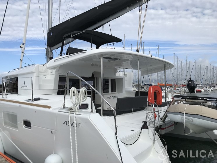 Lagoon 450 - Yacht Charter Sailica