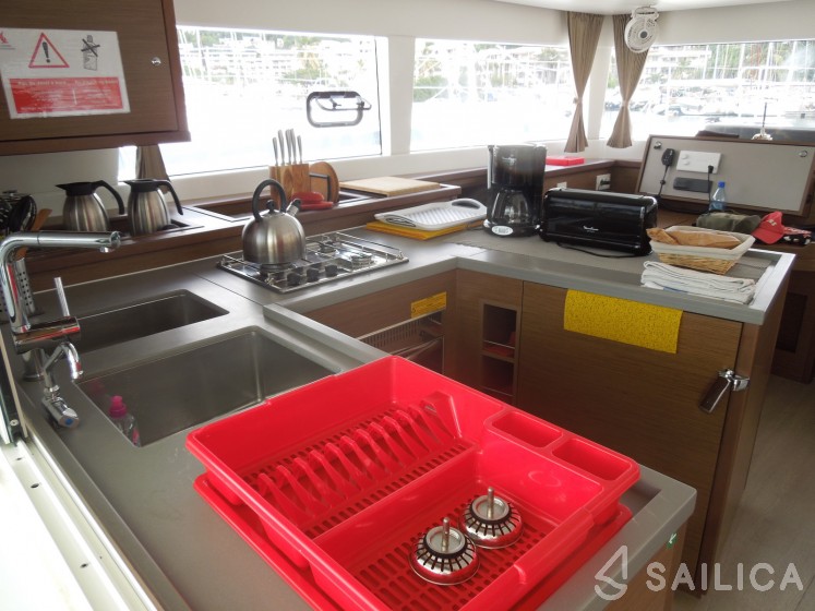 Lagoon 450 - Yacht Charter Sailica