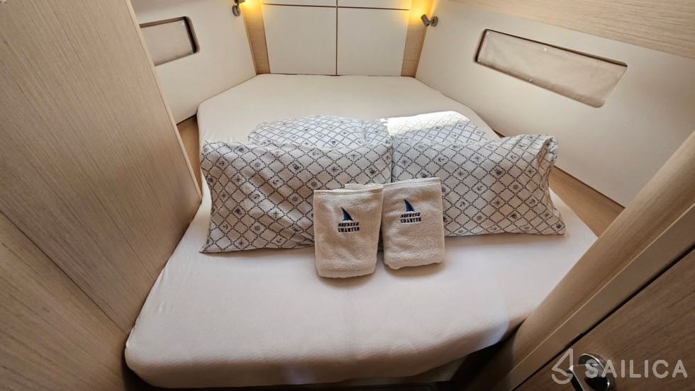 Oceanis 40.1 - Yacht Charter Sailica
