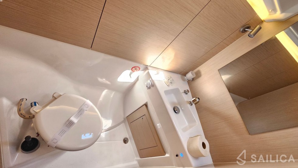 Oceanis 40.1 - Yacht Charter Sailica