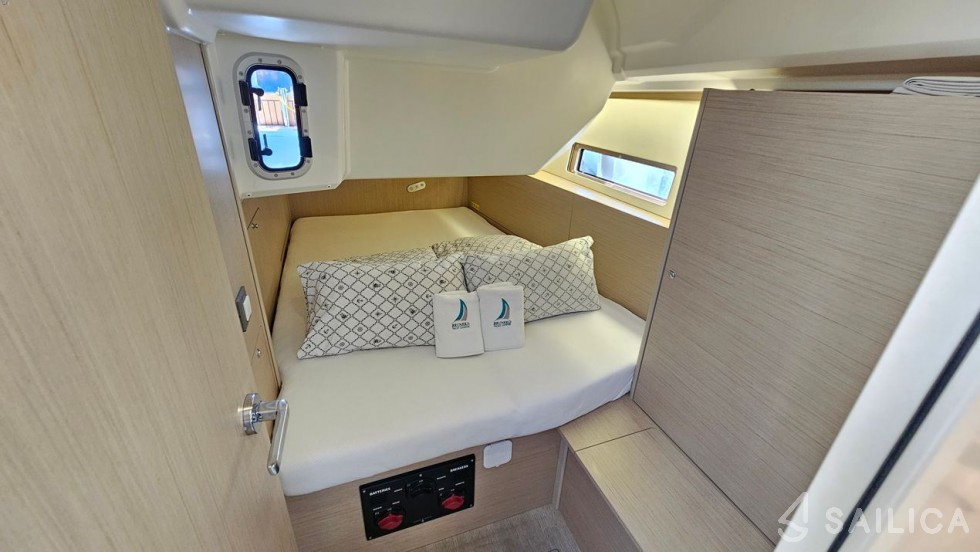Oceanis 40.1 - Yacht Charter Sailica