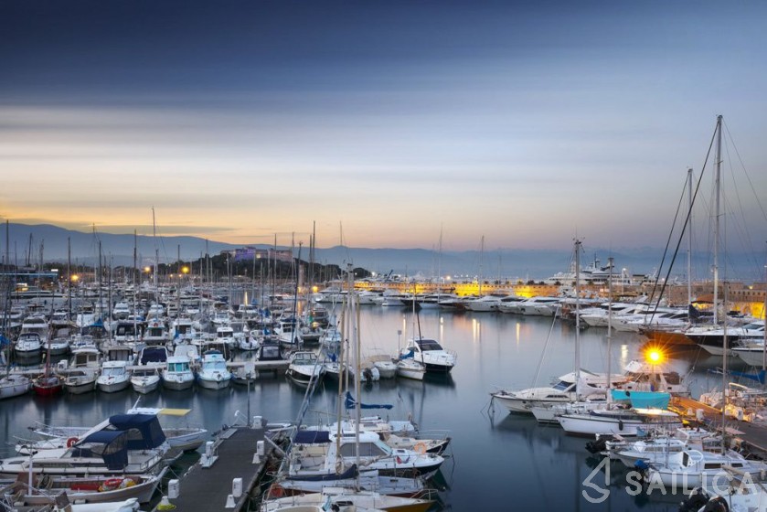 Ferretti Custom Line Navetta - Yacht Charter Sailica