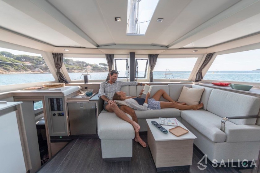 Isla 40 - Yacht Charter Sailica