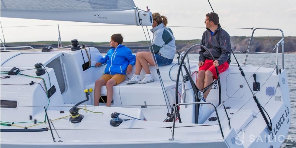 J 112 - Yacht Charter Sailica