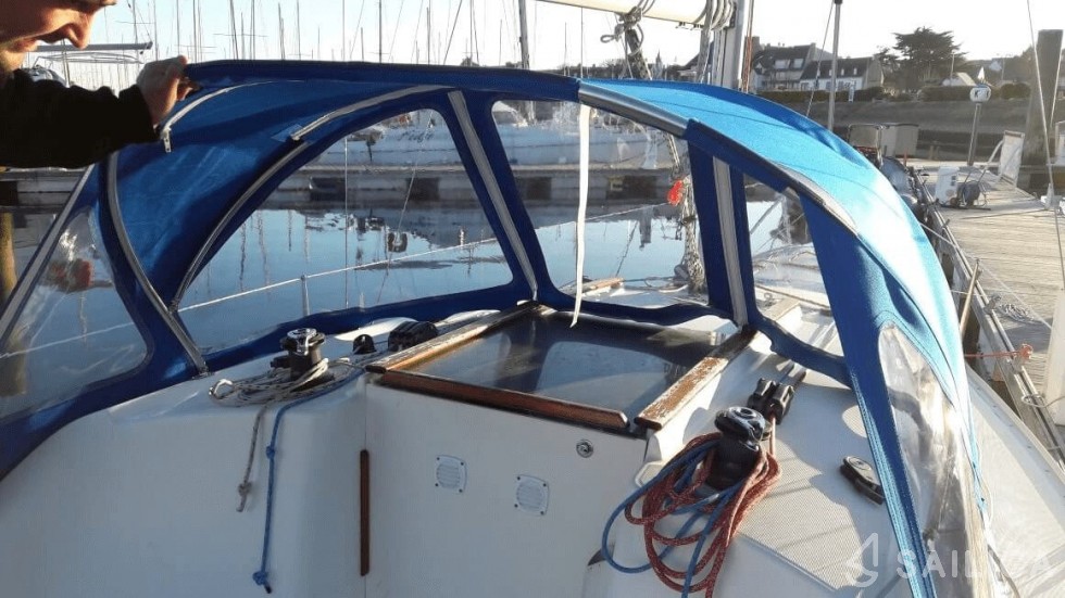 Jeanneau 2500 - Yacht Charter Sailica