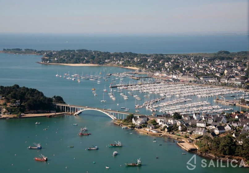 Jeanneau 2500 - Yacht Charter Sailica
