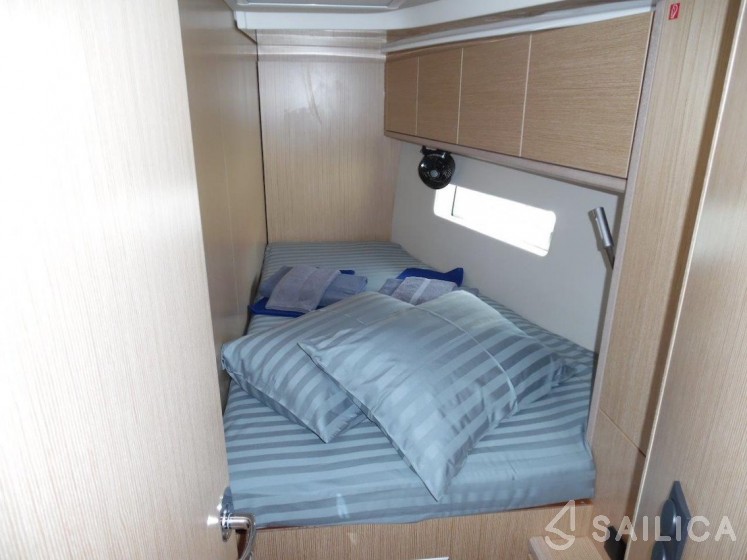 Bavaria C45 - 4 cab. - Yacht Charter Sailica
