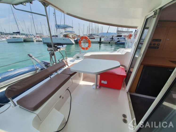 Mahe 36 - 3 cab. - Yacht Charter Sailica
