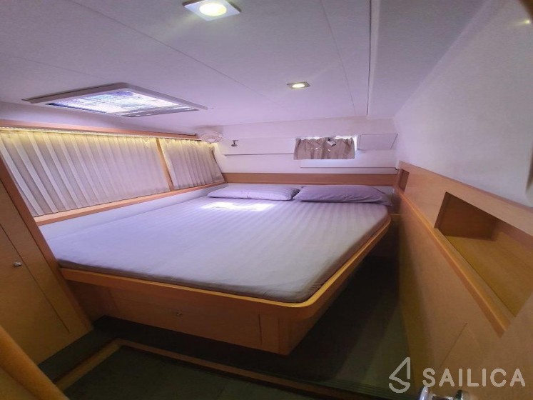 Lagoon 400 S2 - 4 + 2 cab. - Yacht Charter Sailica