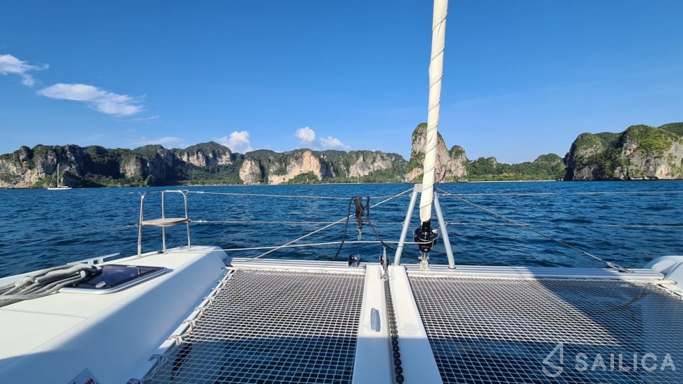 Lagoon 42 - Yacht Charter Sailica