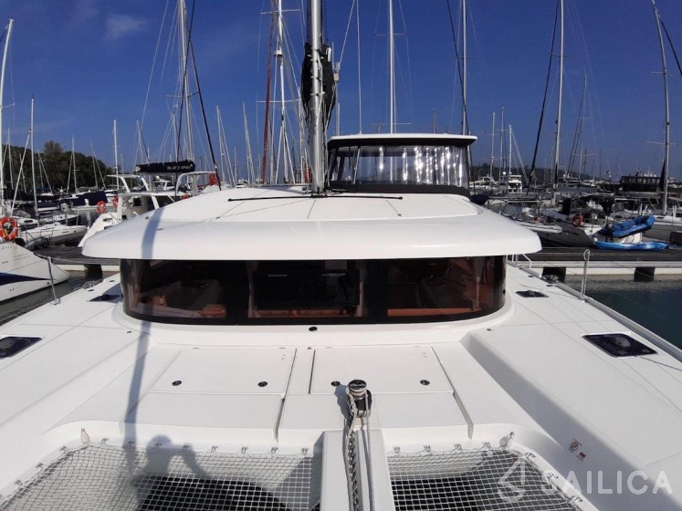 Lagoon 42 - Yacht Charter Sailica