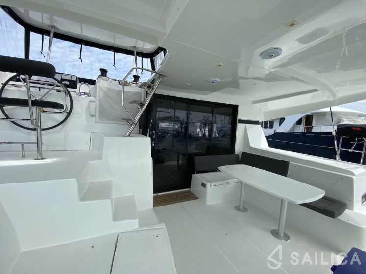 Lagoon 42 - Yacht Charter Sailica