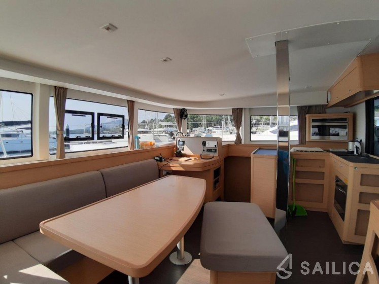 Lagoon 42 - Yacht Charter Sailica