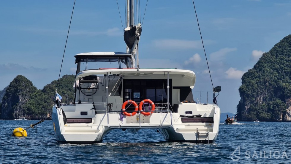 Lagoon 42 - Yacht Charter Sailica