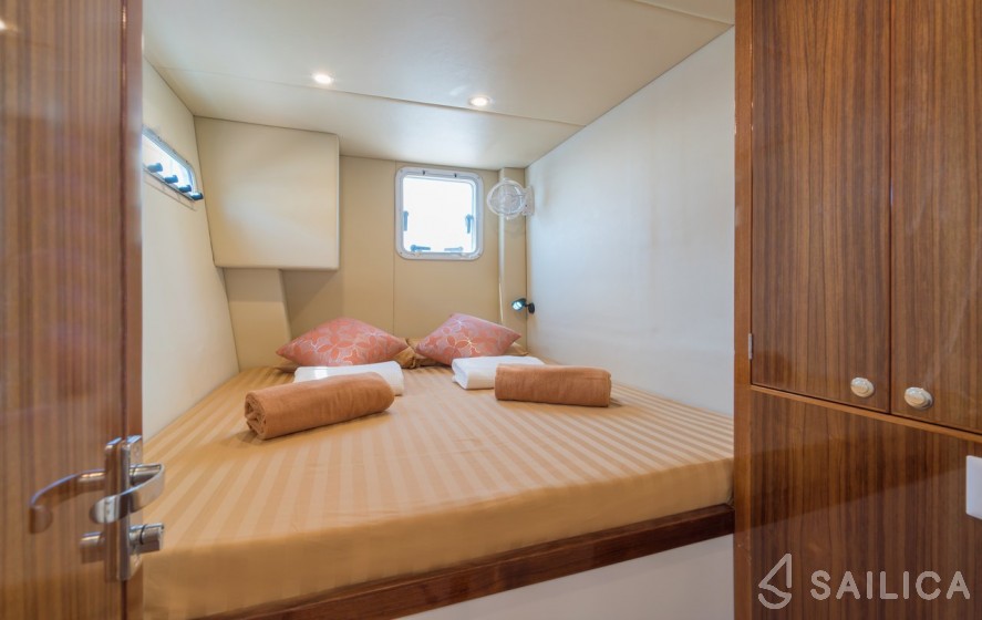 Island Spirit 410 - Yacht Charter Sailica