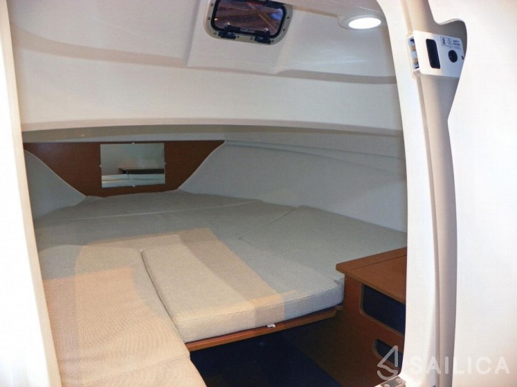 Cap Camarat 650 - Yacht Charter Sailica