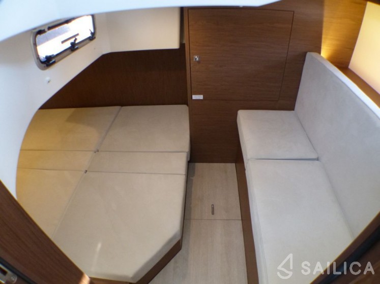 Leader 33 - Yacht Charter Sailica