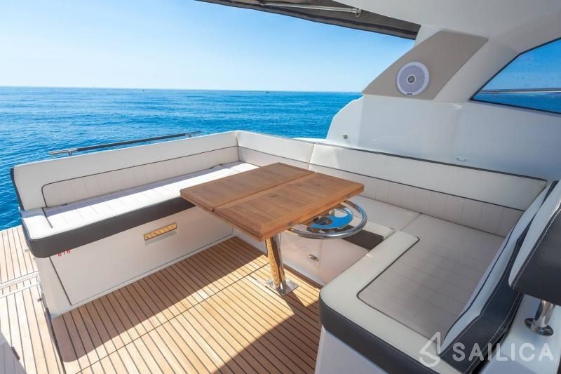 Leader 36 - Yacht Charter Sailica