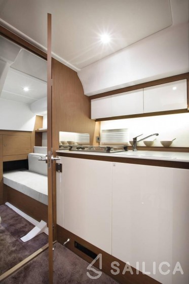 Leader 36 - Yacht Charter Sailica
