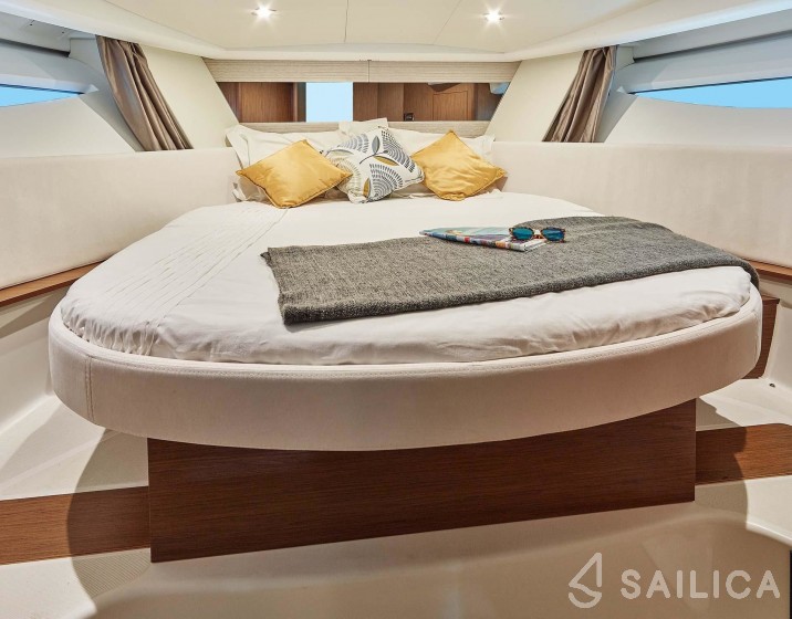Jeanneau NC-11 - Yacht Charter Sailica