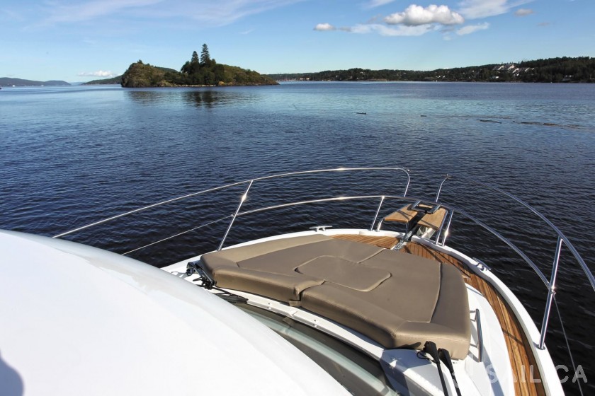 Jeanneau NC 9 - Yacht Charter Sailica