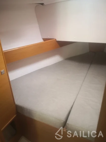 Sun Odyssey 30i - Yacht Charter Sailica