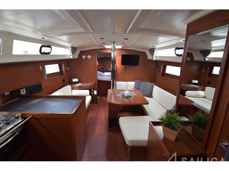 Oceanis 41.1 - Yacht Charter Sailica