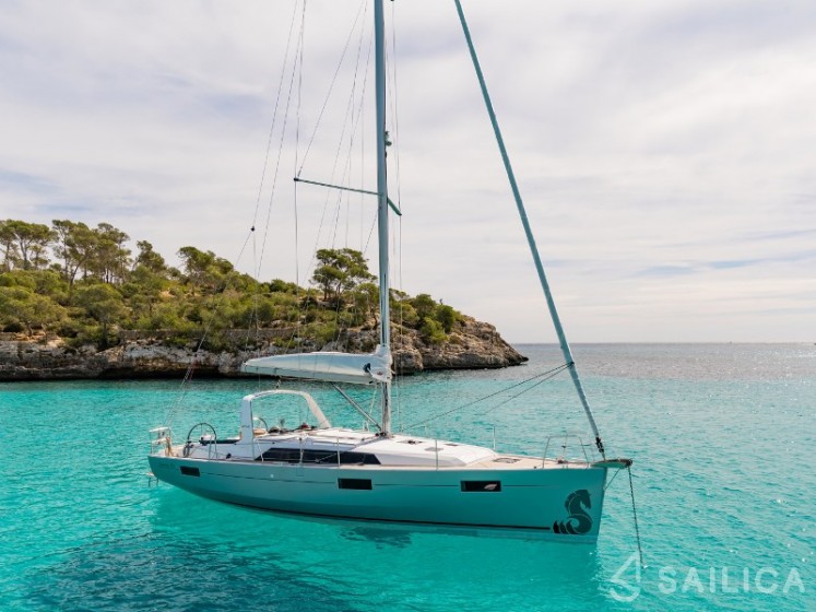 Oceanis 41.1 - Yacht Charter Sailica