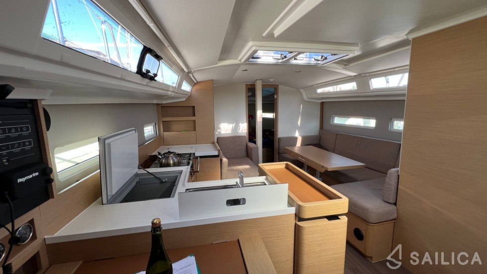 Sun Odyssey 410 - Yacht Charter Sailica