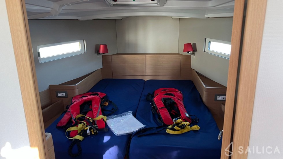 Sun Odyssey 410 - Yacht Charter Sailica