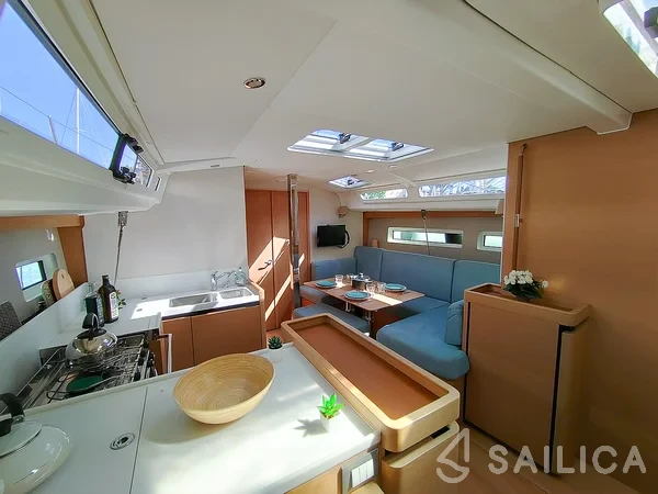 Sun Odyssey 440 - Photo #30 Sun Odyssey 440 - Yacht Charter Sailica
