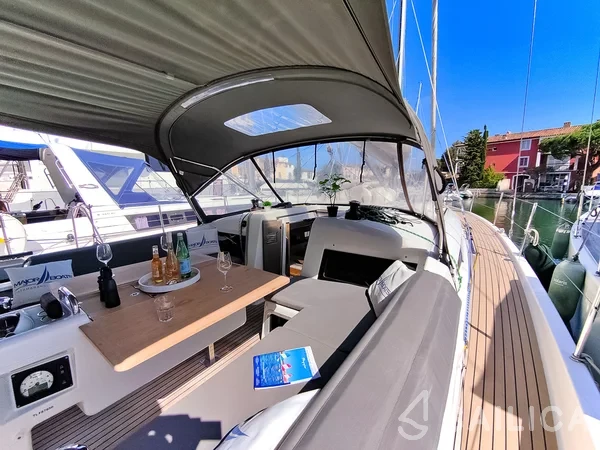 Sun Odyssey 440 - Photo #35 Sun Odyssey 440 - Yacht Charter Sailica