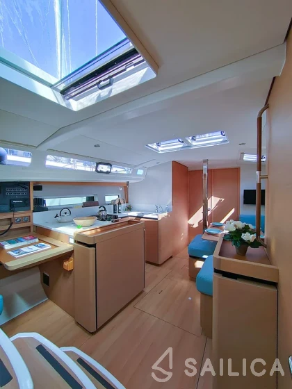 Sun Odyssey 440 - Photo #37 Sun Odyssey 440 - Yacht Charter Sailica