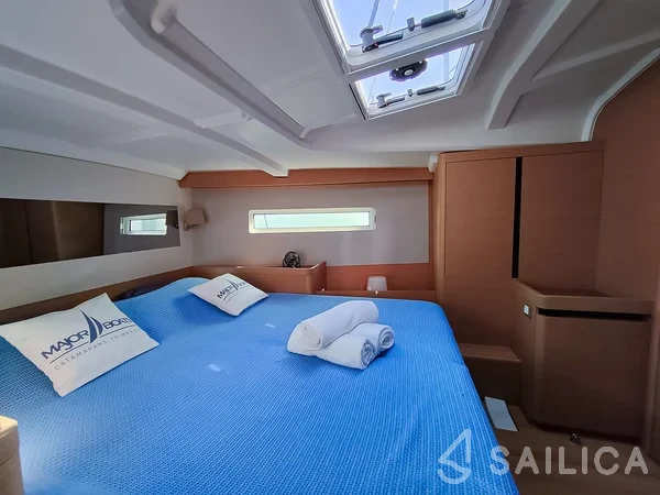 Sun Odyssey 440 - Photo #26 Sun Odyssey 440 - Yacht Charter Sailica