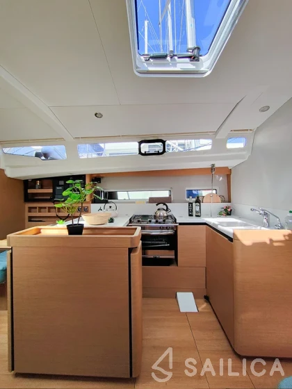Sun Odyssey 440 - Photo #32 Sun Odyssey 440 - Yacht Charter Sailica