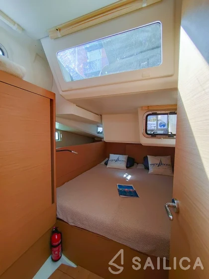 Sun Odyssey 440 - Photo #29 Sun Odyssey 440 - Yacht Charter Sailica