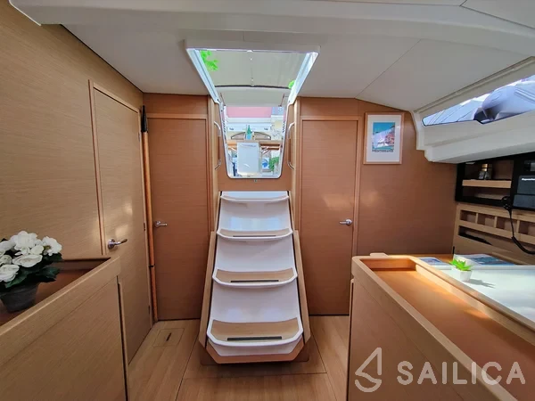 Sun Odyssey 440 - Photo #27 Sun Odyssey 440 - Yacht Charter Sailica