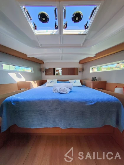 Sun Odyssey 440 - Photo #34 Sun Odyssey 440 - Yacht Charter Sailica