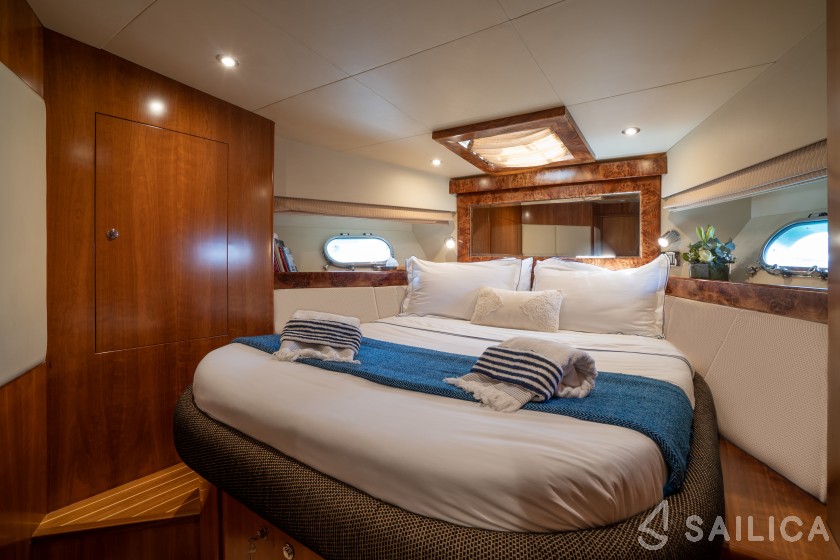 Majesty 50 Fly - Yacht Charter Sailica