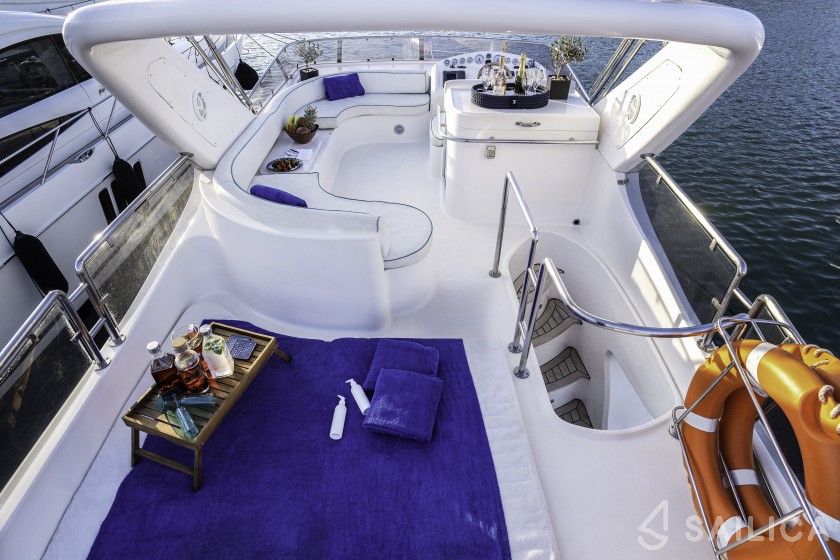 Majesty 50 Fly - Yacht Charter Sailica