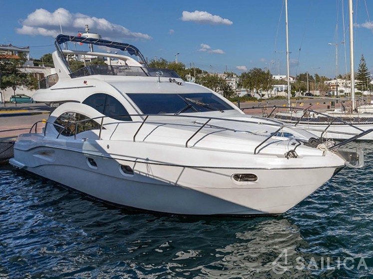 Majesty 50 Fly - Yacht Charter Sailica